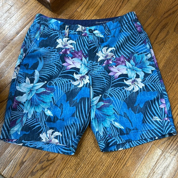 Tommy Bahama shorts! Size 32 - Picture 1 of 7